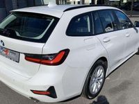 Gebraucht BMW 320 190 PS (139 kW) 2022 Mineralweiss metallic Kombi