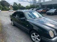 Gebraucht Mercedes E200 136 PS (100 kW) 1997 Schwarz Limousine