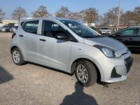 Gebraucht Hyundai i10 67 PS (49 kW) 2018 Silber Kleinwagen