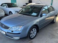 Usado Ford Mondeo Ghia 131 CV (96 kW) 2004 Azul Berlina
