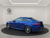 Gebraucht Mercedes E220 AMG 194 PS (142 kW) 2020 Blau Coupé