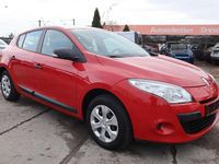 Gebraucht Renault Mégane III Authentique 101 PS (74 kW) 2011 Hellrot Kleinwagen