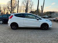 Gebraucht Ford Fiesta 82 PS (60 kW) 2009 Weiß Kleinwagen