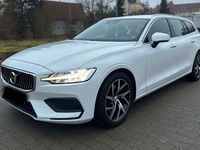 Gebraucht Volvo V60 Momentum 190 PS (139 kW) 2020 Weiß Kombi