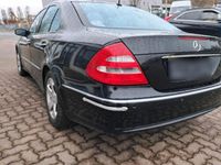 Gebraucht Mercedes E240 Avantgarde 177 PS (130 kW) 2004 Schwarz Limousine