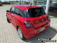 Neu Suzuki Swift Comfort 83 PS (61 kW) 2026 Burning red pearl metallic Kleinwagen