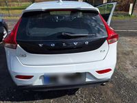 Gebraucht Volvo V40 152 PS (111 kW) 2018 Weiß Coupé