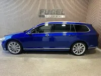 Gebraucht VW Passat R-line 280 PS (205 kW) 2021 Lapiz blue metallic Kombi