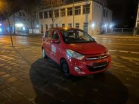 Gebraucht Hyundai i10 90 PS (66 kW) 2012 Rot Kleinwagen