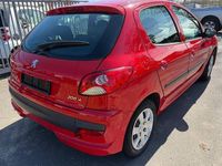 Usado Peugeot 206 Basis 75 HP (55 kW) 2009 Vermelho Sedan