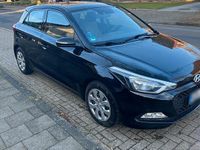 Gebraucht Hyundai i20 Active 75 PS (55 kW) 2016 Schwarz Kleinwagen