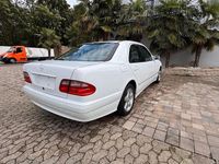 Gebraucht Mercedes E220 Classic 143 PS (105 kW) 2000 Weiß Limousine