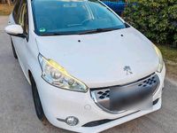 Gebraucht Peugeot 208 68 PS (50 kW) 2012 Weiß Kleinwagen