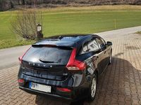 Gebraucht Volvo V40 114 PS (83 kW) 2012 Schwarz Kleinwagen