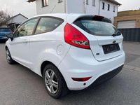 Gebraucht Ford Fiesta 97 PS (71 kW) 2009 Weiß Kleinwagen