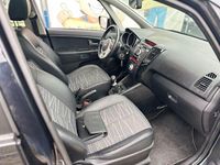 Gebraucht Kia Venga 128 PS (94 kW) 2011 Schwarz Kleinwagen