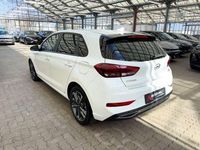 Gebraucht Hyundai i30 120 PS (88 kW) 2021 Weiß Limousine