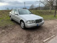 Gebraucht Mercedes C180 122 PS (89 kW) 1993 Silber Limousine