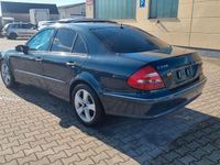 Gebraucht Mercedes E240 Avantgarde 177 PS (130 kW) 2002 Blau Limousine