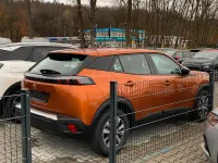 Gebraucht Peugeot e-2008 Active 100 kW (136 PS) 2023 Orange SUV