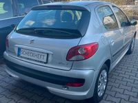 Gebraucht Peugeot 206+ Basis 75 PS (55 kW) 2009 Silber Kleinwagen