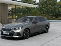 Gebraucht BMW 550e M Sport 313 PS (230 kW) 2025 Oxide grey ii (grau) Kombi