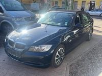 Gebraucht BMW 318 143 PS (105 kW) 2007 Monacoblau metallic Limousine