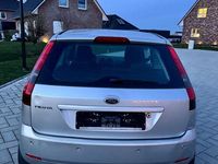 Gebraucht Ford Fiesta Ghia 101 PS (74 kW) 2005 Silber Kleinwagen