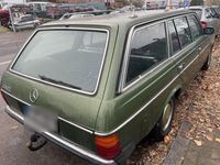 Gebraucht Mercedes 200 109 PS (80 kW) 1983 Grün Kombi