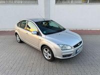 Gebraucht Ford Focus Ghia 125 PS (91 kW) 2007 Silber Limousine