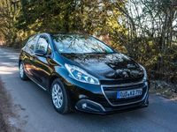 Gebraucht Peugeot 208 Active 83 PS (61 kW) 2019 Schwarz Kleinwagen