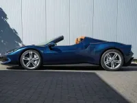 Używany Ferrari 296 829 KM (609 kW) 2025 Niebieski Kabriolet