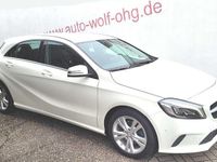 Gebraucht Mercedes A180 Urban 122 PS (89 kW) 2015 Weiß Limousine