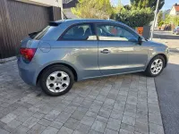 Gebraucht Audi A1 Attraction 86 PS (63 kW) 2012 Sphärenblau metallic Kleinwagen