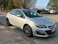 Gebraucht Opel Astra 140 PS (102 kW) 2013 Silber Limousine