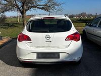 Second-hand Opel Astra 101 CP (74 kW) 2014 Alb Berlinǎ