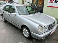Gebraucht Mercedes E230 150 PS (110 kW) 1996 Silber Limousine