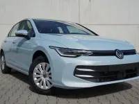 Neu VW Golf VIII 116 PS (85 kW) 2026 Crystal ice blue metallic Limousine