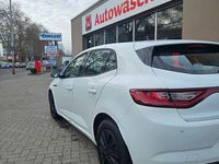 Gebraucht Renault Mégane IV Experience 101 PS (74 kW) 2017 Weiß Limousine