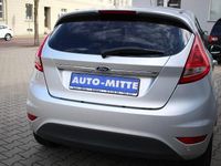 Gebraucht Ford Fiesta 82 PS (60 kW) 2011 Silber Kleinwagen