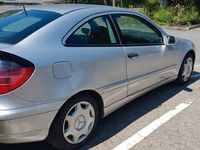 Gebraucht Mercedes C220 143 PS (105 kW) 2002 Silber Coupé