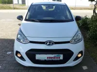 Gebraucht Hyundai i10 Basis 67 PS (49 kW) 2015 Polar white / sol Kleinwagen