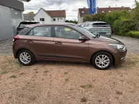 Gebraucht Hyundai i20 YES! Silver 101 PS (74 kW) 2015 Cashmere brown Limousine