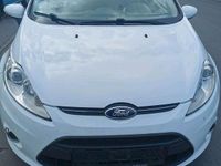 Gebraucht Ford Fiesta 120 PS (88 kW) 2012 Weiß Kleinwagen
