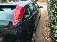 Second-hand Ford Focus 101 CP (74 kW) 2003 Negru Berlinǎ