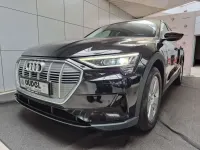 Gebraucht Audi e-tron Basis 300 kW (408 PS) 2023 Schwarz SUV