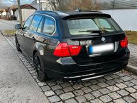 Gebraucht BMW 330 256 PS (188 kW) 2011 Schwarz Kombi
