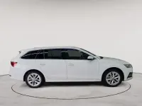 Gebraucht Skoda Octavia First Edition 150 PS (110 kW) 2021 Candyweiß uni Kombi