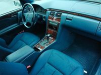 Gebraucht Mercedes E280 Elegance 204 PS (150 kW) 1997 Grau Van / Kleinbus