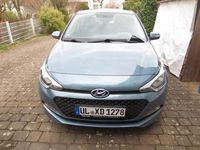 Gebraucht Hyundai i20 84 PS (61 kW) 2017 Blau Limousine